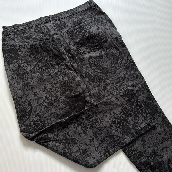 Gloria Vanderbilt Amanda Gray & Black Flowered Patterned Jeans. Women’s size 16W - Picture 13 of 13